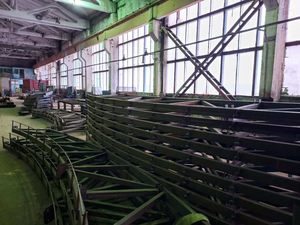 Металлоконструкции в цехе ПСК Комстрой Металлоконструкции в цехе ПСК Комстрой